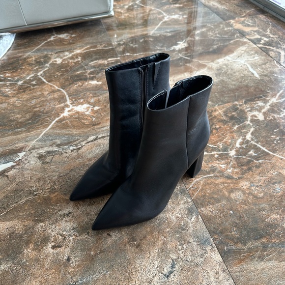 MARC FISHER ABOVE THE ANKLE 90’s BOOTIES - Picture 4 of 4